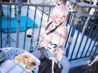 [Cosplay] 末夜787 舰长-牛牛厨娘 [64P4V-1.68GB]