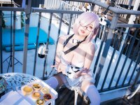 [Cosplay] 末夜787 舰长-牛牛厨娘 [64P4V-1.68GB]