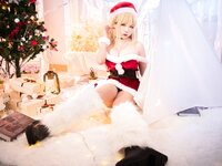 [Cosplay] 贞子蜜桃 喜多川夢海 圣诞 [70P1V-869MB]