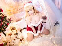 [Cosplay] 贞子蜜桃 喜多川夢海 圣诞 [70P1V-869MB]