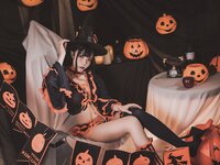 [Cosplay] Leader Bai Yizi 萌妹白易子教主 - Halloween Witch 万圣节魔女