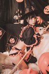 [Cosplay] Leader Bai Yizi 萌妹白易子教主 - Halloween Witch 万圣节魔女