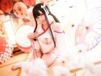 [Cosplay] 胡桃猫Kurumineko & 十万珍吱伏特 - 巫女&僵尸
