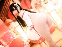 [Cosplay] 胡桃猫Kurumineko & 十万珍吱伏特 - 巫女&僵尸