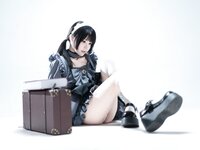 [Cosplay] 清水凪 手提箱与灰色女仆 [80P-1.67GB]