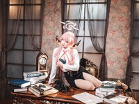 [Cosplay] 是一只熊仔吗 Blue Archive Aru Rikuhachima 碧蓝档案 陸八魔爱瑠 [20P-68.5MB]
