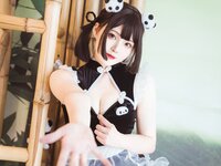 [Cosplay] Natsuko夏夏子 熊猫女仆 [64P1V-852MB]