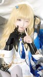 [Cosplay] Seele麦麦 - 鸣潮 菲比&卡提希娅·蓝色花海物语