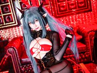 [Cosplay] Atsuki (あつき) - 碧蓝航线  莫加多尔＆雷根斯堡