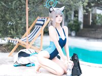 [Cosplay] 九柒喵 蔚蓝档案 砂狼白子泳装 [34P-453MB]