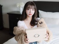 Son Ye-Eun (손예은) - 2025 X-Mas Offline