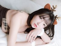 Son Ye-Eun (손예은) - 2025 X-Mas Offline