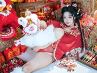 [Cosplay] yuuhui玉汇 - 2026新春特辑 醒狮少女 [131P2V-2.12G]