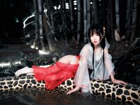 [Cosplay] 萌芽儿o0 透明巫女 [14P-93MB]