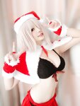 [Cosplay] 阿半今天很开心 圣诞马修 [40P-208MB]
