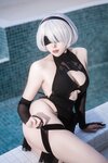 [Cosplay] Natsuko夏夏子 NIKKE×NieR 2B水着 [83P-706MB]