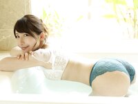 [Photobook] 激撮 琴井ありさ 写真集『Night Butterfly』(ラビリンス)