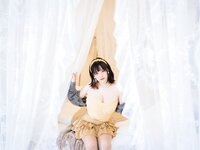 [Cosplay] 阿半今天很开心 黄色抹胸 [68P1V-513MB]