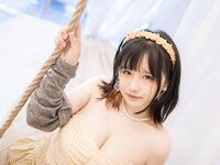 [Cosplay] 阿半今天很开心 黄色抹胸 [68P1V-513MB]