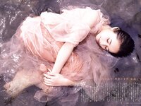 週刊文春 2022.08.11 原色美女図鑑　堀田真由 大谷凜香