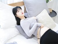 [ROGLE] Song Hana (송하나) - Leggings