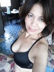 Filipina OFW Marie G. Gundran sexy and bold pics