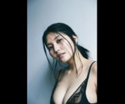 [FRIDAY] 2022.12.15 マンスリーガール019＝林ゆめ「最新撮り下ろし100カット＆ムービー」