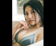 [FRIDAY] 2022.12.15 マンスリーガール019＝林ゆめ「最新撮り下ろし100カット＆ムービー」