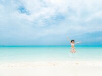 [Photobook] 秋元真夏ファースト写真集 真夏の気圧配置(2017.02.28)