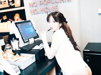[Loozy] Son Ye-Eun (손예은) - Ticket Girl