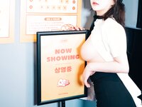 [Loozy] Son Ye-Eun (손예은) - Ticket Girl