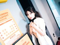 [Loozy] Son Ye-Eun (손예은) - Ticket Girl