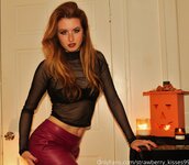 Strawberrykisses99 OnlyFans Photo Collection