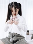 【JVID】 – 婕咪 雙馬尾女孩想在學長的胯下依偎，四点全露