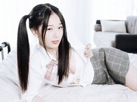 【JVID】 – 婕咪 雙馬尾女孩想在學長的胯下依偎，四点全露