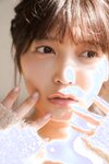 [FLASH Photobook] Reona Matsushita 松下玲緒菜 - Journey with bare skin 素肌で、旅立ち (2023-03-14)