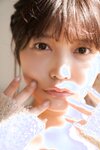 [FLASH Photobook] Reona Matsushita 松下玲緒菜 - Journey with bare skin 素肌で、旅立ち (2023-03-14)