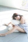 [FLASH Photobook] Reona Matsushita 松下玲緒菜 - Journey with bare skin 素肌で、旅立ち (2023-03-14)