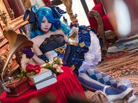 [Cosplay] 咬一口兔娘 兔兔班车 格温