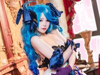 [Cosplay] 咬一口兔娘 兔兔班车 格温
