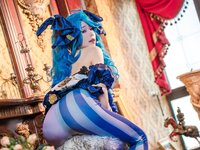 [Cosplay] 咬一口兔娘 兔兔班车 格温