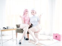 [COSPLAY] 皮皮奶&周叽是可爱兔兔 - 粉蓝护士 [77P8V-725MB]