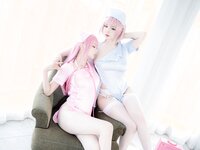 [COSPLAY] 皮皮奶&周叽是可爱兔兔 - 粉蓝护士 [77P8V-725MB]