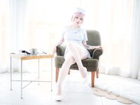 [COSPLAY] 皮皮奶&周叽是可爱兔兔 - 粉蓝护士 [77P8V-725MB]