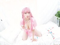 [COSPLAY] 皮皮奶&周叽是可爱兔兔 - 粉蓝护士 [77P8V-725MB]