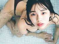 [Photobook] 菊地姫奈写真集 『moment』