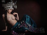 [COSPLAY] 年年 – 苗疆少女