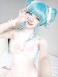 [Cosplay] Sally Dorasnow - Miku Bikini