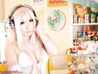 [Cosplay][Shooting Star’s] SAKU サク - Saku Soni サクソニ (Super Sonico)