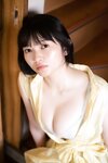 [Weekly Gendai Photobook] Suzuka Sayama 佐山すずか - Body wet in the shower 夕立に濡れたカラダ (2023-07-09)